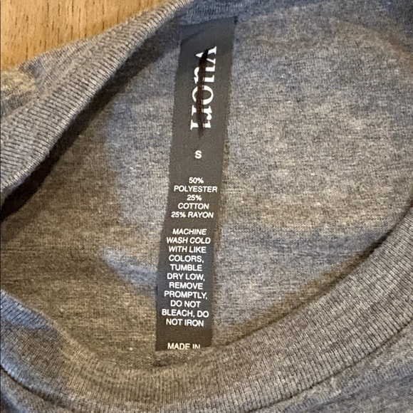 NWT Vuori shirt- Size S - Picture 3 of 4